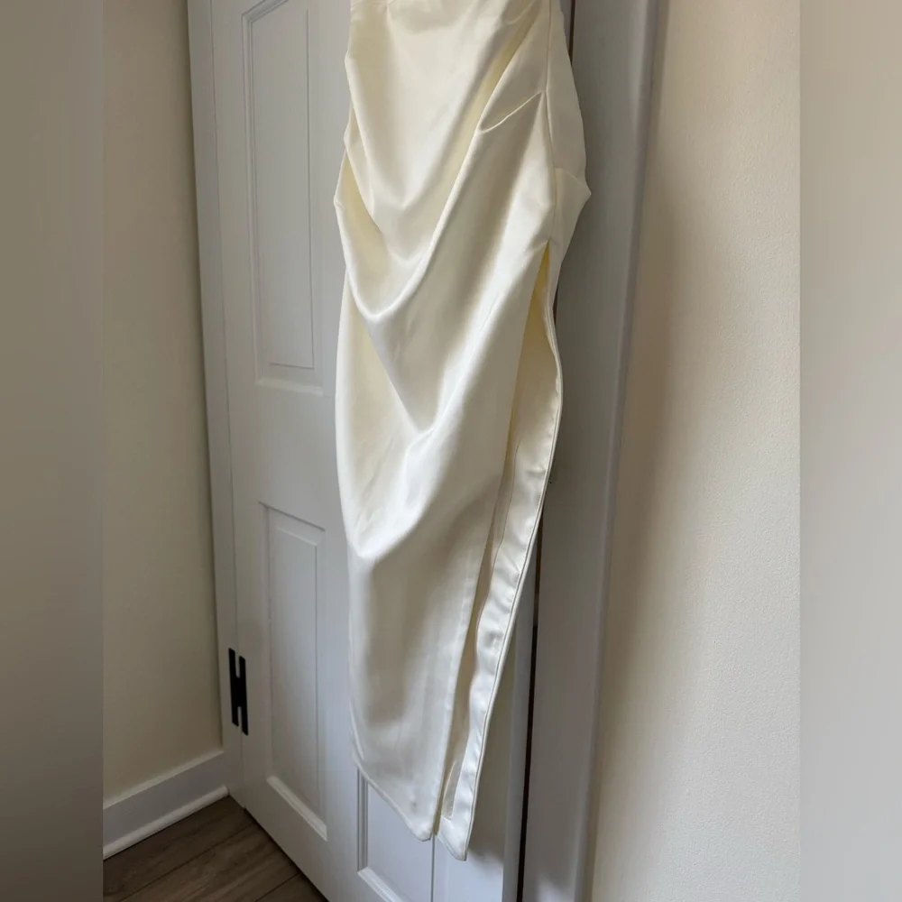 HOUSE OF CB Flora Gown Size Small White Off White Dutch Satin Side Slit - Picture 7 of 10